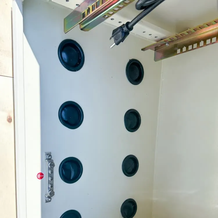 卢旺达储能集装箱125kWh：可再生能源整合的革新解决方案